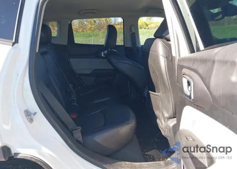 2022 Jeep Compass Latitude 4X4 из США, поврежденный, VIN 3C4NJDBB3NT176785